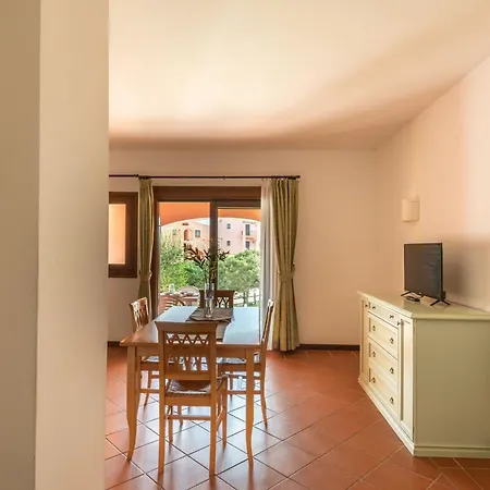 Charming Sea Villas-villa Sleeps 6in Shared Pool Punta de su Torrione
