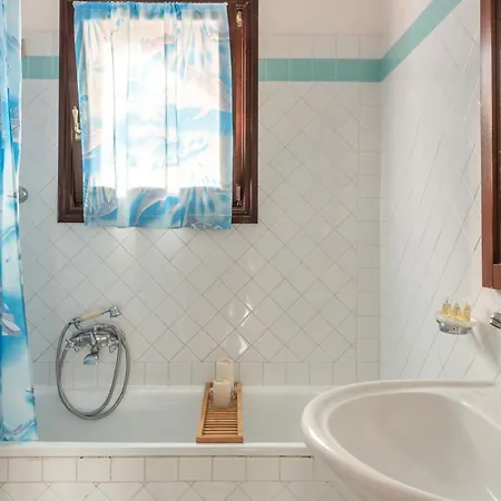 Charming Sea Villas-villa Sleeps 6in Shared Pool アパート Punta de su Torrione